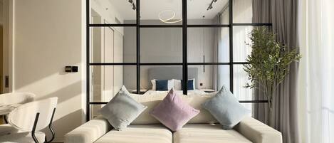 1 bedroom, desk, iron/ironing board, WiFi