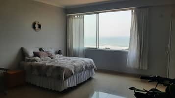 1 bedroom, bed sheets