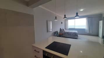 1 bedroom, bed sheets