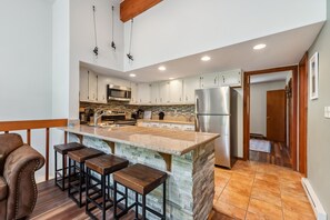 Réfrigérateur, micro-ondes, four, lave-vaisselle