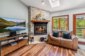 TV connectée, cheminée