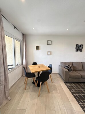 تناول الطعام