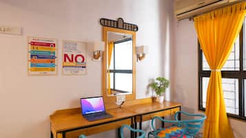 Deluxe Private AC Room With Ensuite Bathroom | Free WiFi