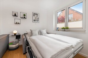 2 bedrooms, iron/ironing board, free WiFi, bed sheets