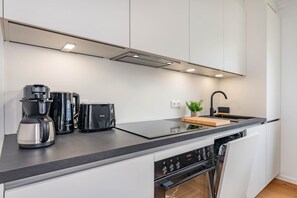 Kühlschrank, Ofen, Herdplatte, Geschirrspüler