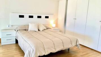 1 bedroom, iron/ironing board, internet, bed sheets