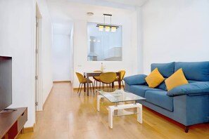 TV - Modern and in the Central Market (Valencia)