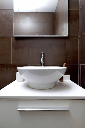 Secador de pelo y toallas