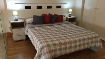 1 bedroom, iron/ironing board, internet, bed sheets