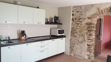 Kühlschrank, Mikrowelle, Ofen, Geschirrspüler