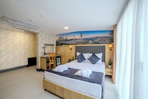 Standard Suite, Balcony | Hypo-allergenic bedding, memory foam beds, free minibar items