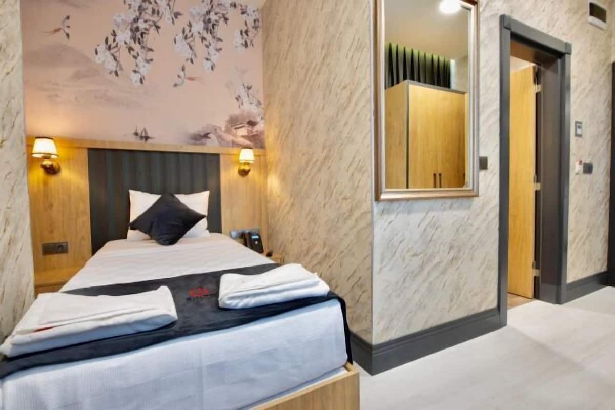 1 bedroom, hypo-allergenic bedding, memory-foam beds, free minibar items