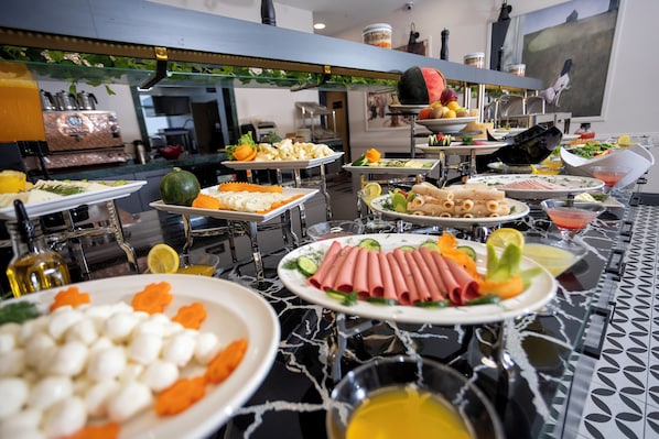 Daily buffet breakfast for a fee