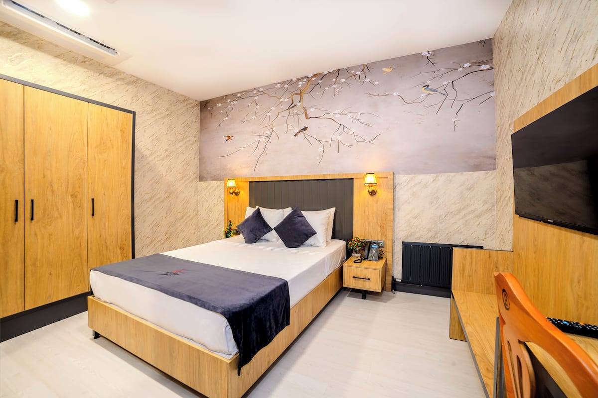 Economy Double Room (No Window) | 1 bedroom, hypo-allergenic bedding, memory foam beds, free minibar items