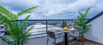 Bulton Hotel Airport