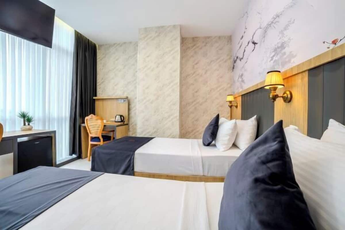 1 bedroom, hypo-allergenic bedding, memory-foam beds, free minibar items