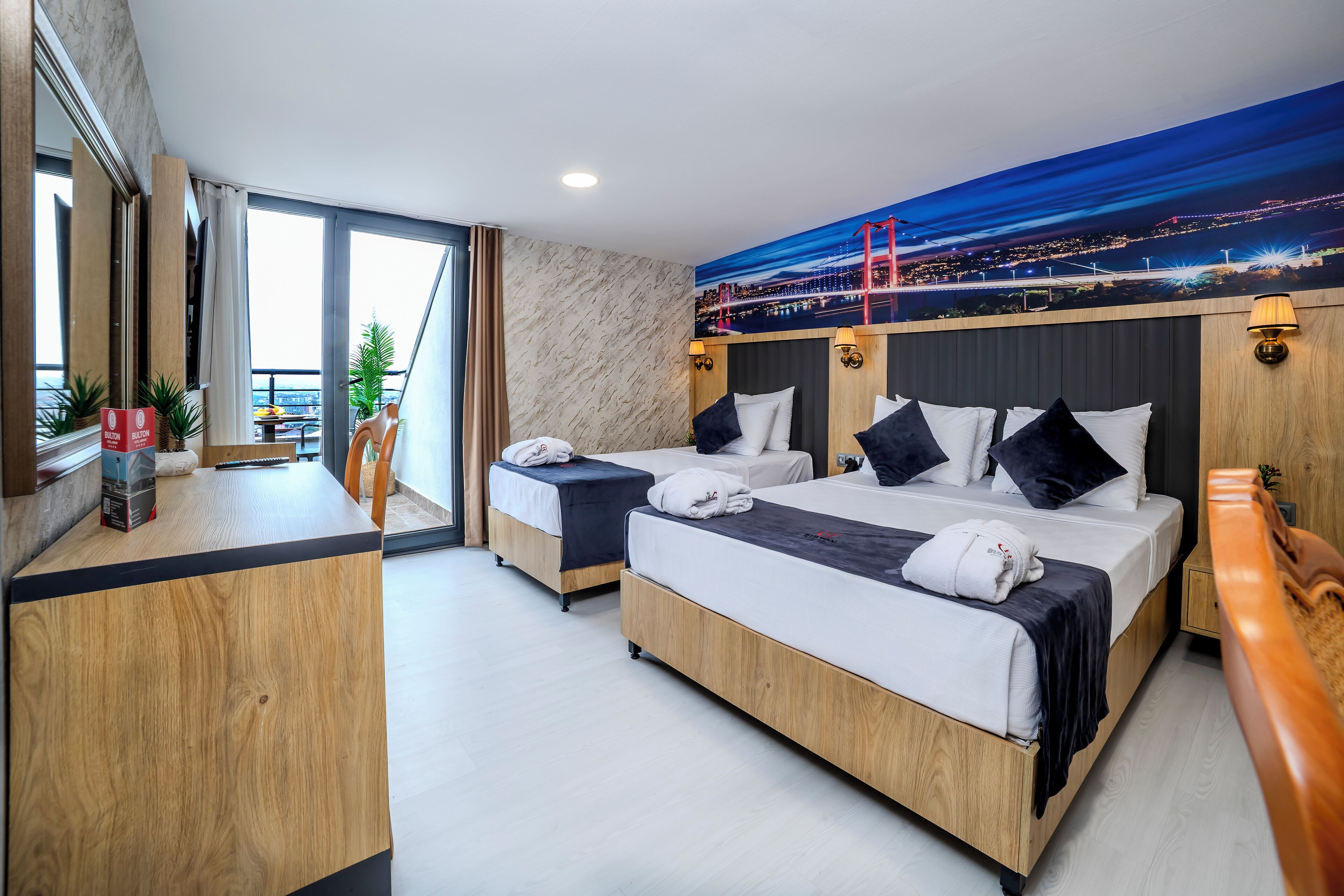 Standaard suite, balkon | Hypoallergeen beddengoed, bedden met traagschuimmatras