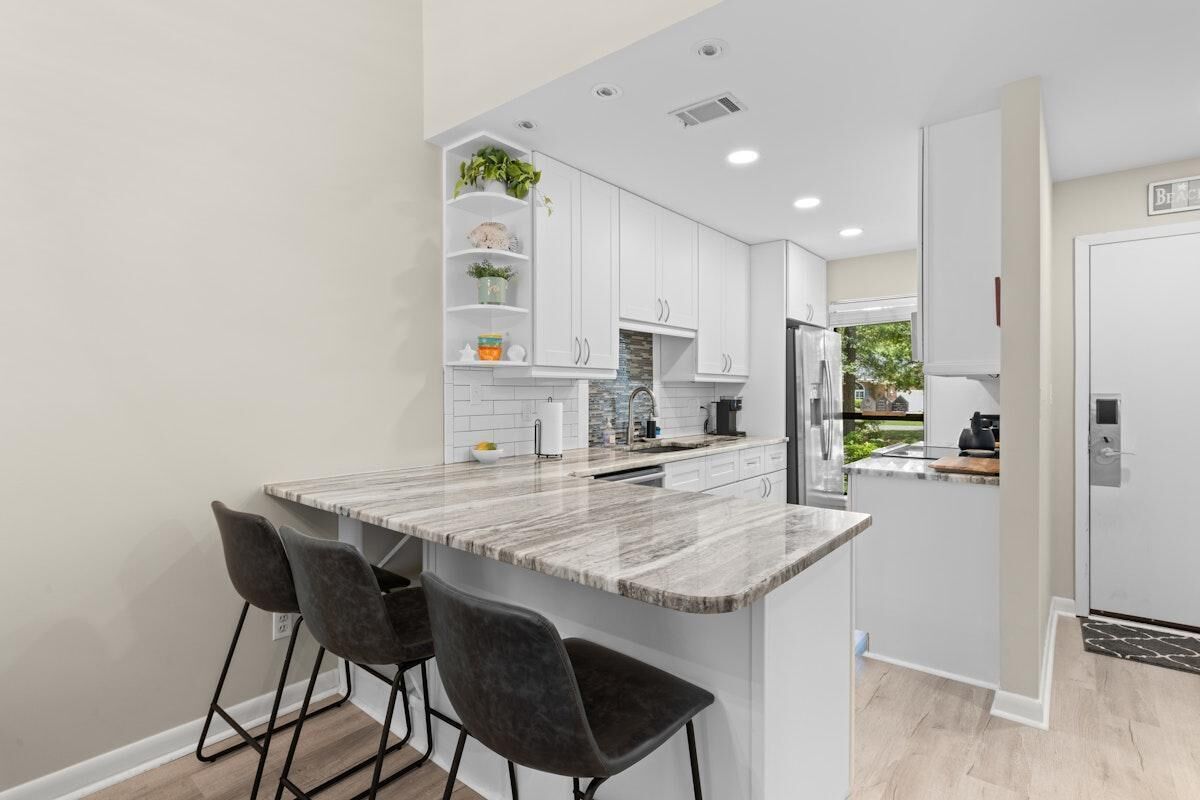 Fridge, microwave, dishwasher, coffee/tea maker