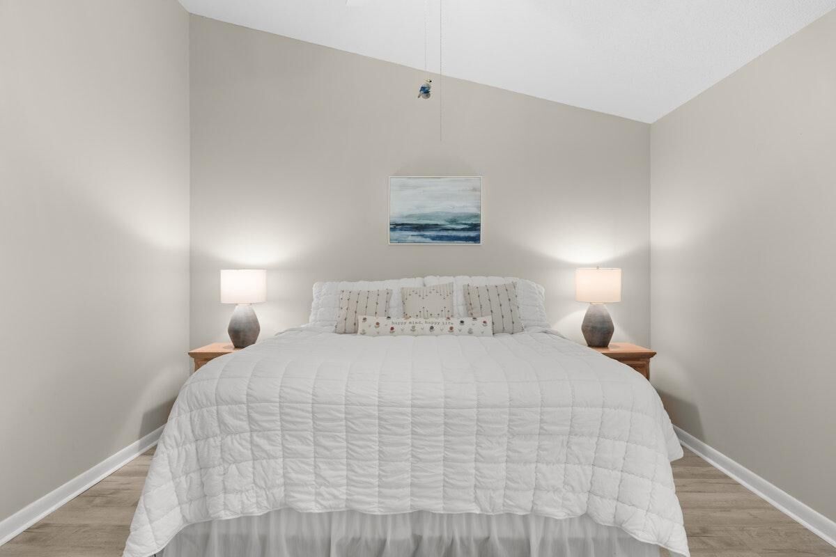 2 bedrooms, internet, bed sheets