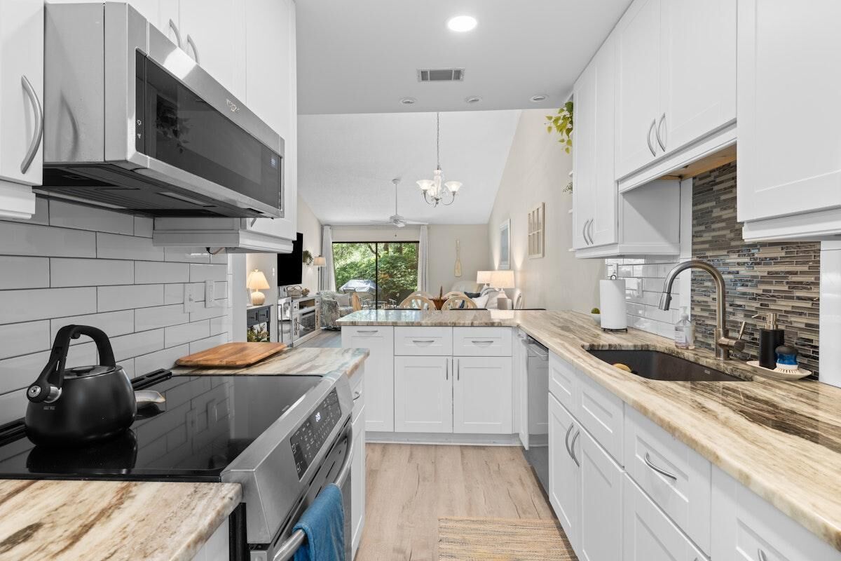 Fridge, microwave, dishwasher, coffee/tea maker