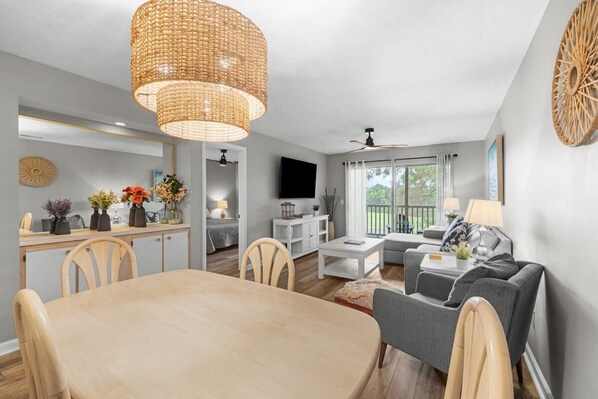 TV - 2 Bedroom Golfer's Getaway Sleeps 5 (Pawleys Island)