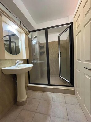 Apartment, 1 Bedroom, Smoking, Balcony | Bathroom - West Coast Hideaway-apt 2 (Flic-en-Flac)