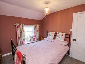 2 bedrooms, individually decorated, individually furnished, free WiFi