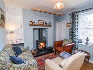 Living area - 2 Whinstone Cottage (Whitby)