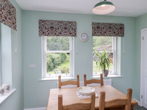Cottage | Dining