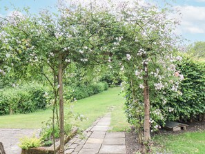 Cottage | Property grounds - 2 Whinstone Cottage (Whitby)