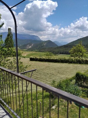Property grounds - 4 bedroom private vacation home in marignac-en-diois (Marignac-en-Diois)