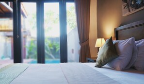 Minibar, bureau, espace de travail pour ordinateur portable