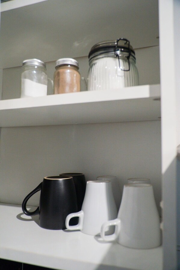 Kopi dan/atau alat penyeduh kopi