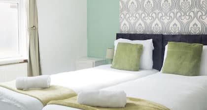 Cozy Manchester Retreat With 2 Bedrooms