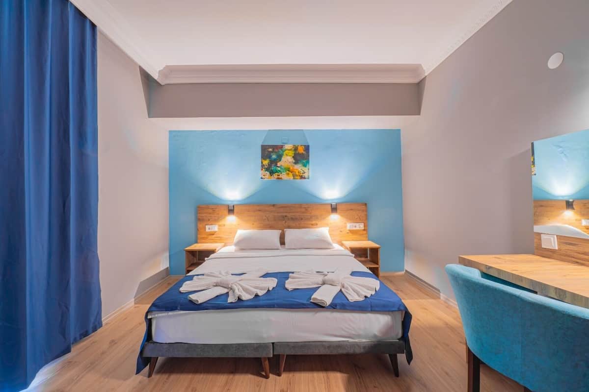 Free cots/infant beds, WiFi, bed sheets