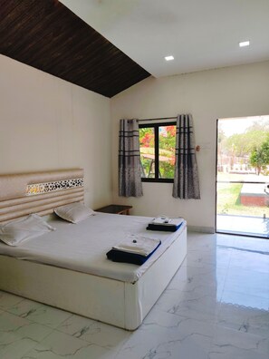 ベーシック シングルルーム プールビュー