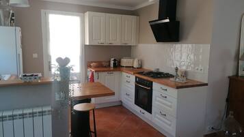 Réfrigérateur, four, plaque de cuisson, lave-vaisselle