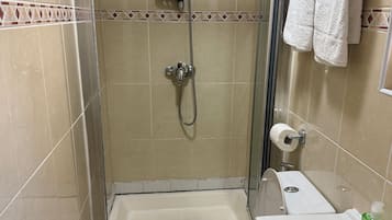 Handtücher, Seife, Shampoo, Toilettenpapier