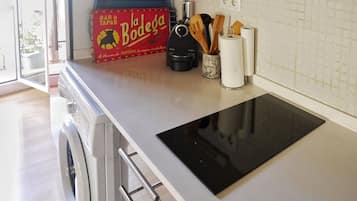 Apartament (0 Bedroom) | Cuina privada | Frigorífic, microones, cafetera i tetera i bullidora elèctrica