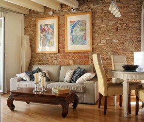 apartman (0 Bedroom) | Nappali | Tévé