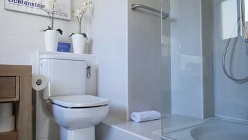 Apartment (0 Bedroom) | Bathroom