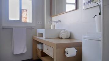 Apartment (0 Bedroom) | Bathroom