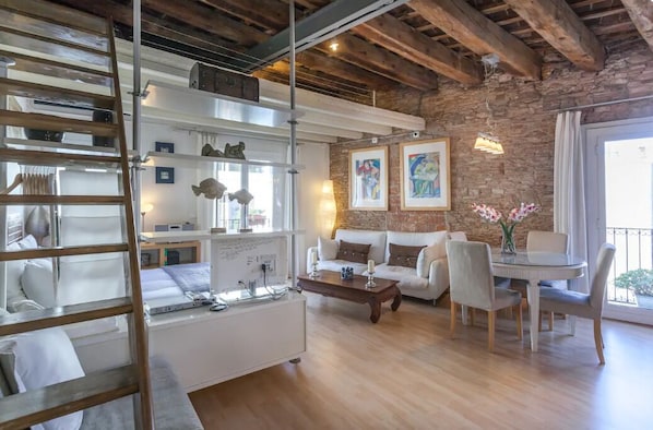 Departamento (0 Bedroom) | Sala de estar | Televisión de 35 pulgadas con canales por cable