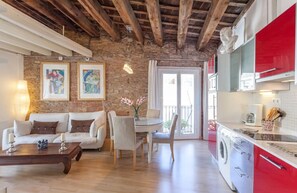 Apartment (0 Bedroom) | Wohnbereich