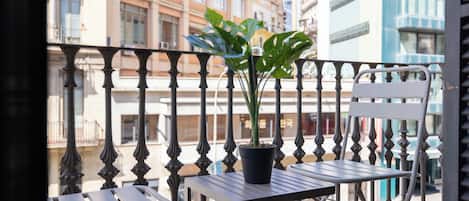 Apartment (2 Bedrooms) | Balkon