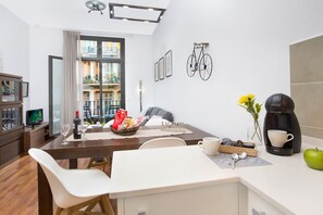 Apartment (2 Bedrooms) | Dining room