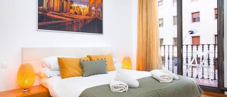 Leilighet (2 Bedrooms) | 2 soverom, strykejern/-brett, barnesenger (inkludert) og sengetøy