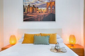 2 bedrooms, iron/ironing board, free cots/infant beds, bed sheets - Stay U-nique Apartments Balmes (Barcelona)