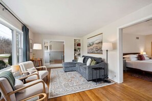 3 bedrooms, desk, iron/ironing board, free WiFi