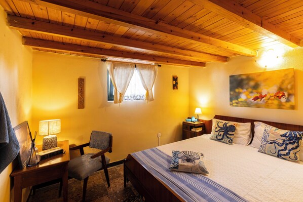6 bedrooms, iron/ironing board, WiFi, bed sheets